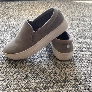 Steve Madden “Gills” Grey Suede Sneakers, Size 6.5